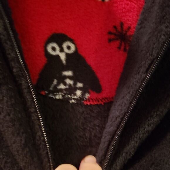 WARM fuzzy Sweatshirt w/ Red Penguin Inside Accent‎ - Picture 7 of 11
